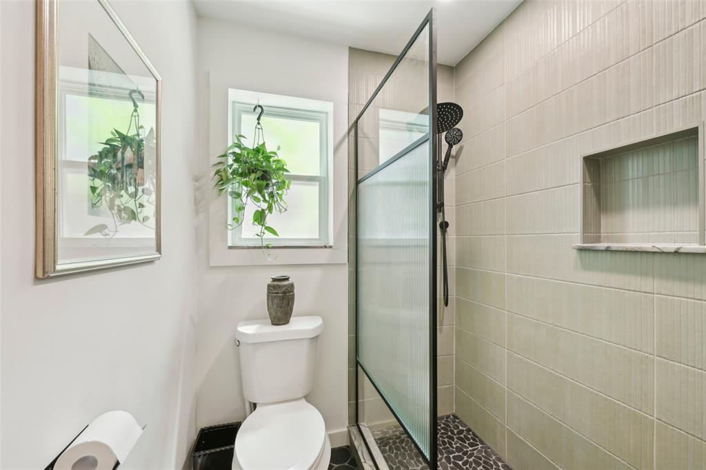 11 Devonshire Drive, Conroe, Texas image 24