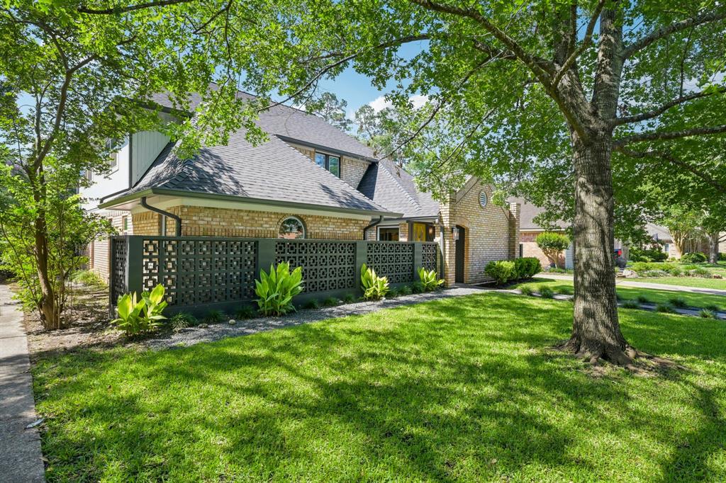11 Devonshire Drive, Conroe, Texas image 4