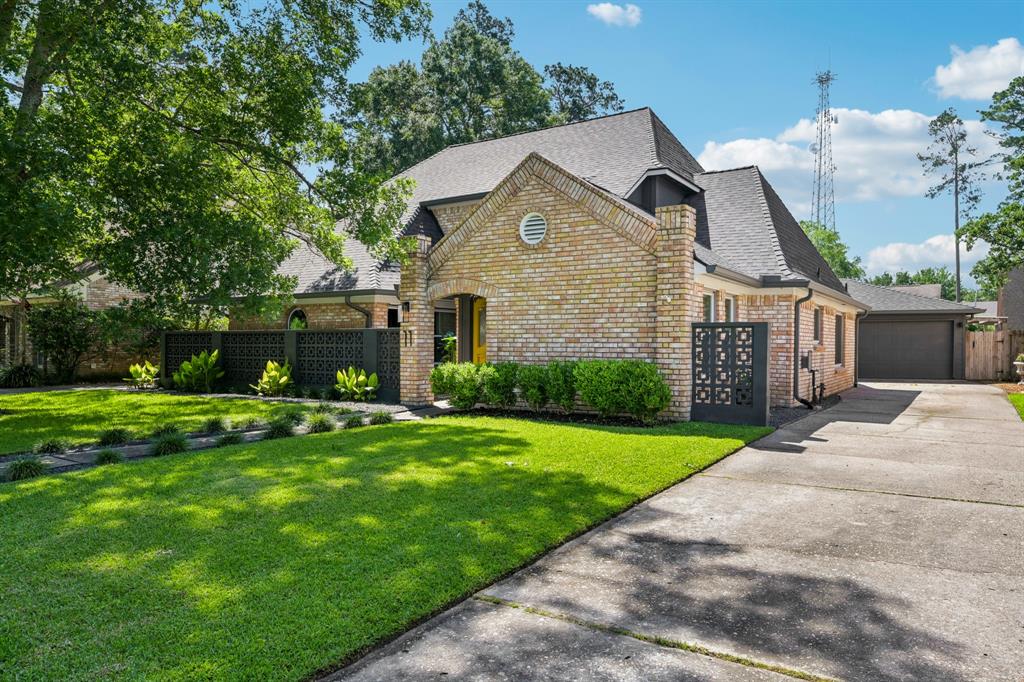 11 Devonshire Drive, Conroe, Texas image 3