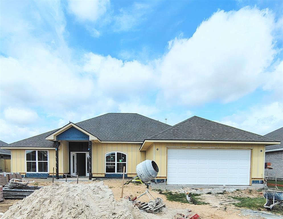 2 Gemstone Court, Angleton, Texas image 2