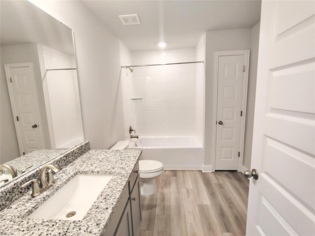 2 Gemstone Court, Angleton, Texas image 11