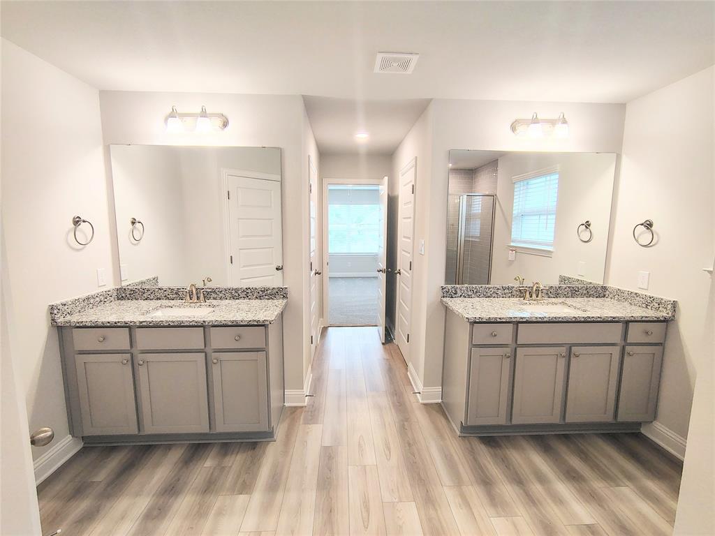 2 Gemstone Court, Angleton, Texas image 10