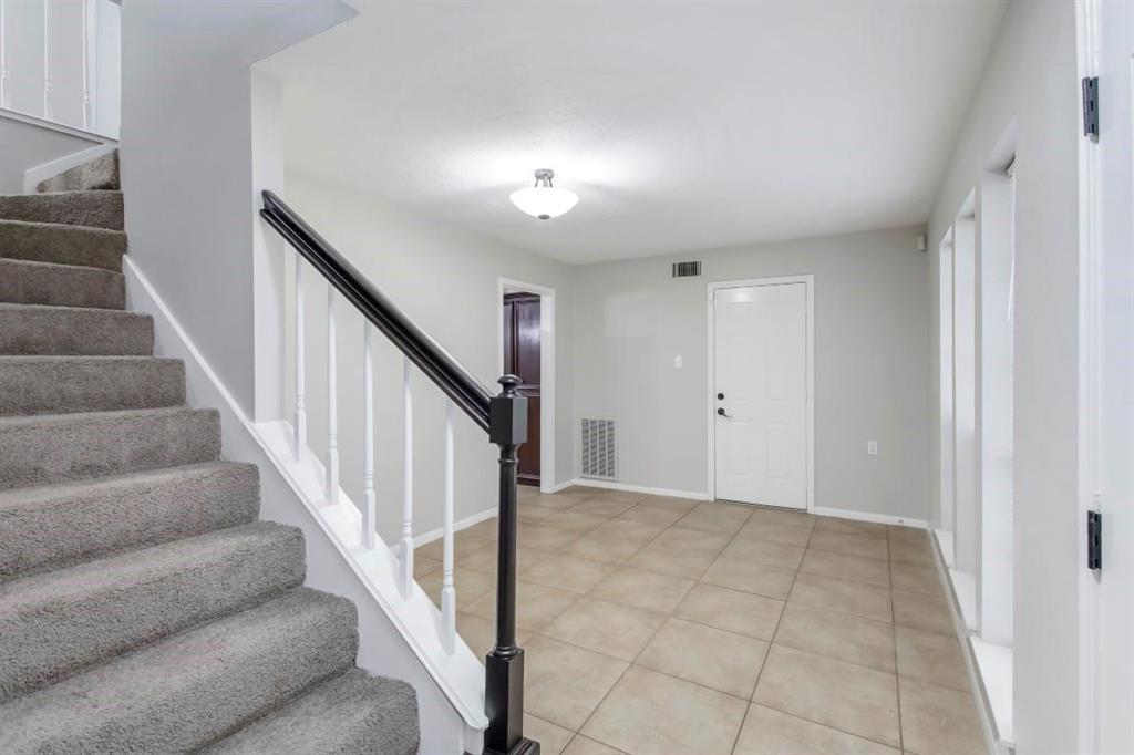 2102 Silver Moon Trail, Crosby, Texas image 3