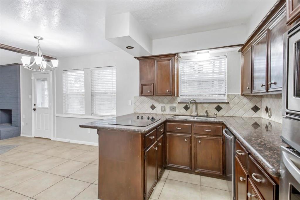 2102 Silver Moon Trail, Crosby, Texas image 5