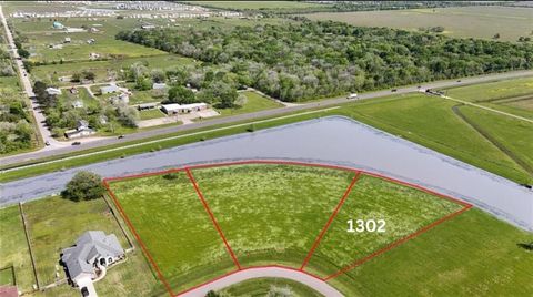 Photo of 1302 Lakeland Circle, Rosharon, TX 77583 (MLS # 46221698)