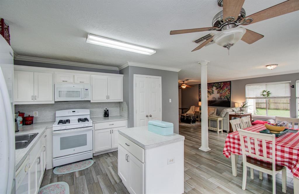 18422 Hollow Oaks Circle, Porter, Texas image 17