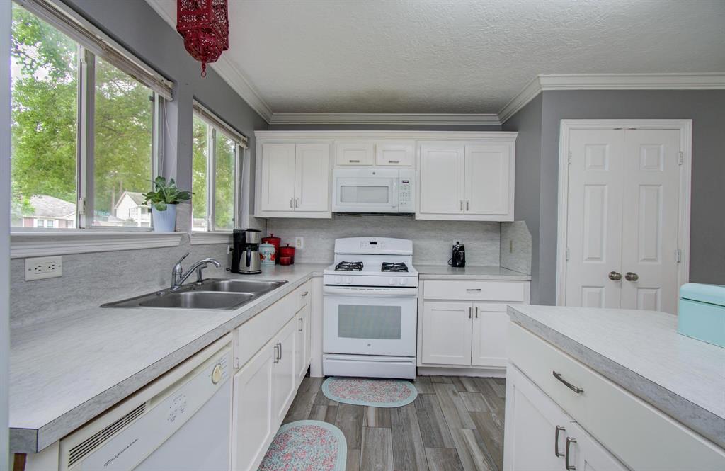18422 Hollow Oaks Circle, Porter, Texas image 15