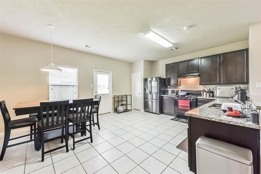 212 Hawks View Drive, La Marque, Texas image 6