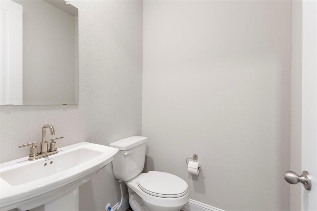 16147 Sapphire Crest Drive, Conroe, Texas image 11