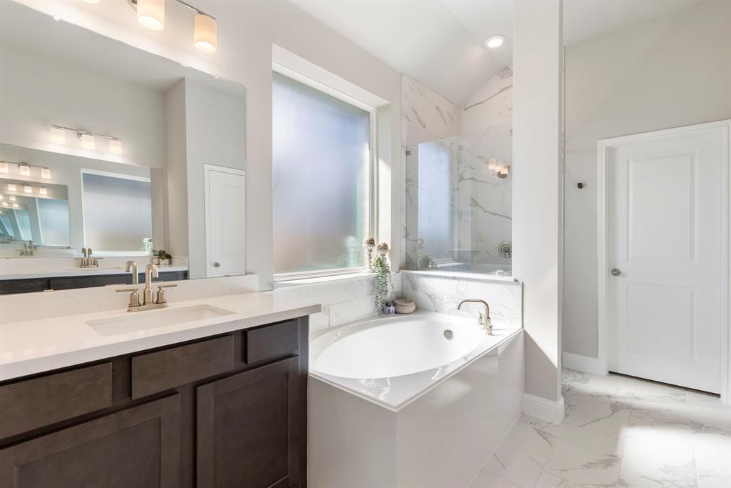 16147 Sapphire Crest Drive, Conroe, Texas image 32