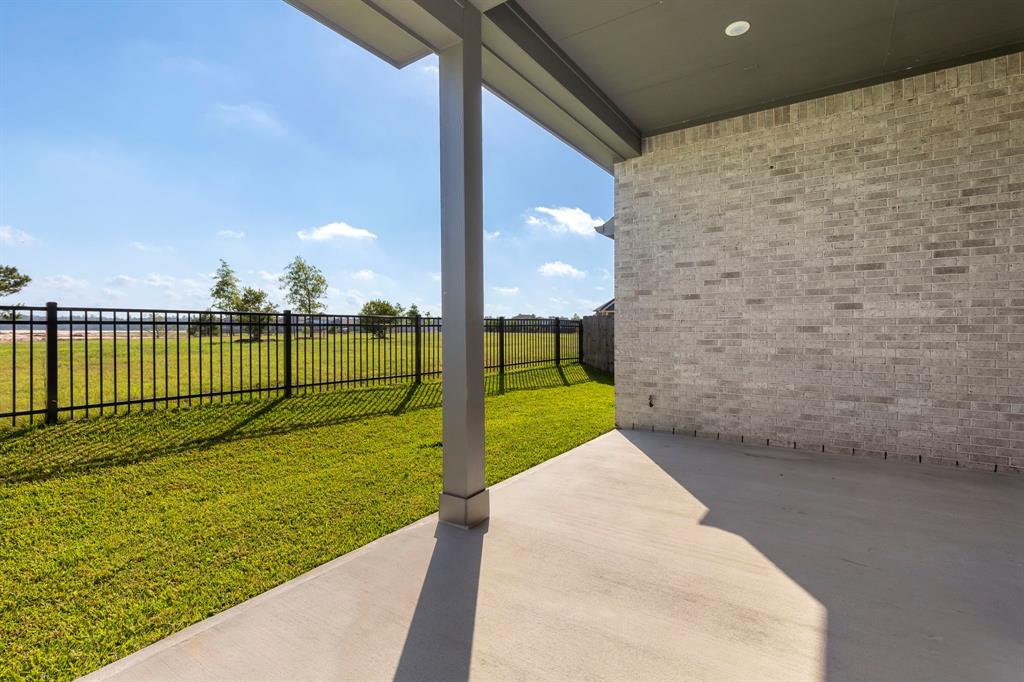 16147 Sapphire Crest Drive, Conroe, Texas image 37