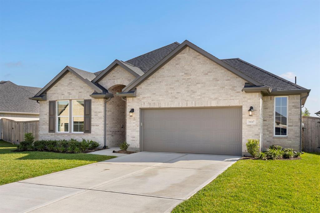 16147 Sapphire Crest Drive, Conroe, Texas image 2