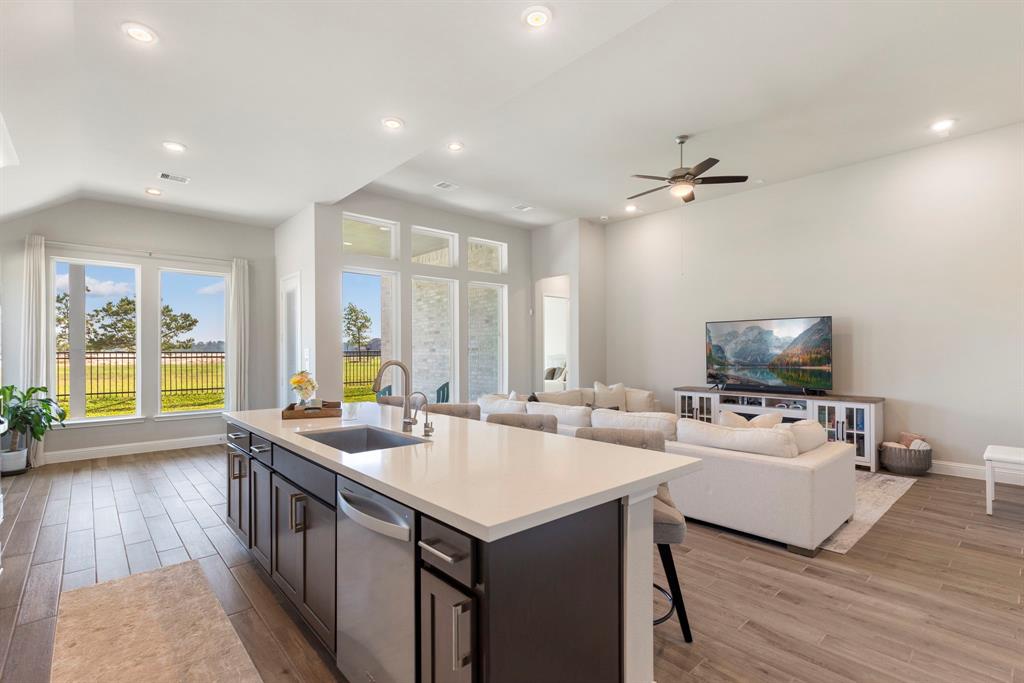 16147 Sapphire Crest Drive, Conroe, Texas image 23