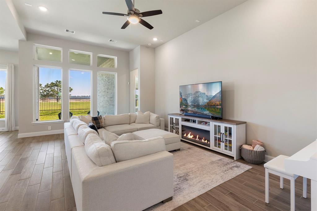 16147 Sapphire Crest Drive, Conroe, Texas image 17