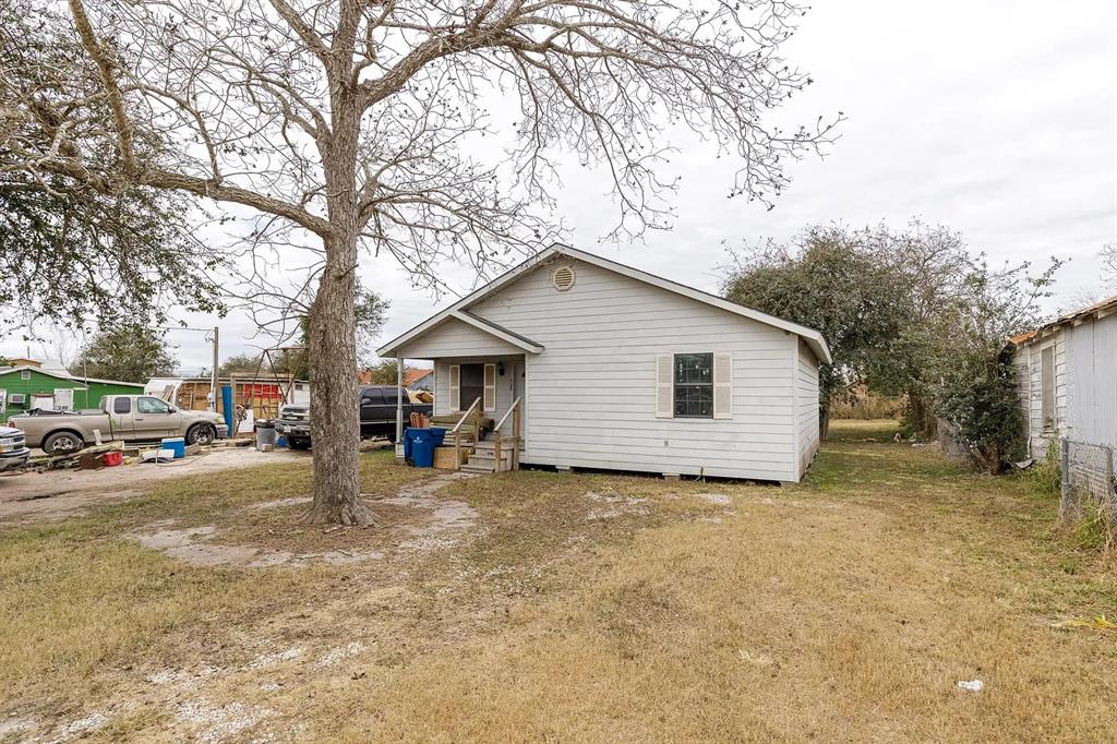 408 S Live Oak Street, Mathis, Texas image 1