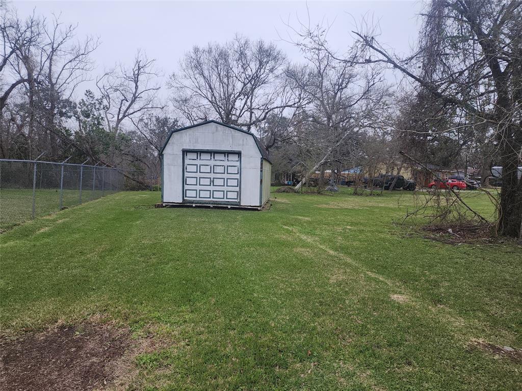 839 Yaupon Street, Clute, Texas image 3