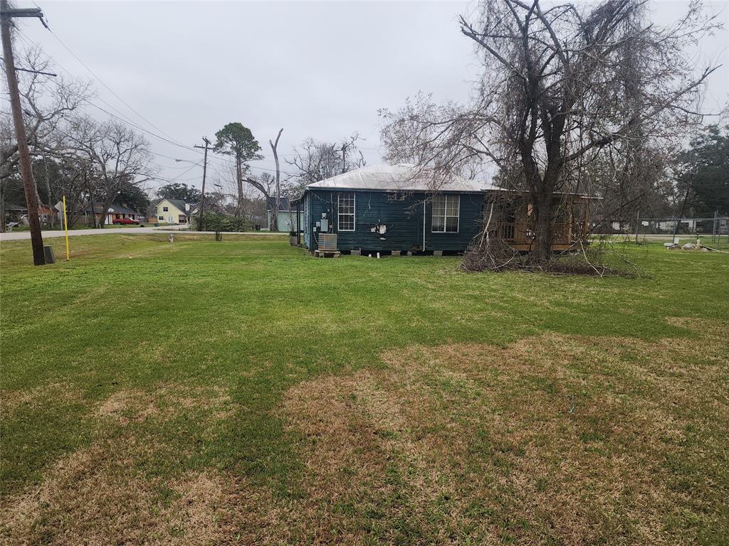 839 Yaupon Street, Clute, Texas image 5