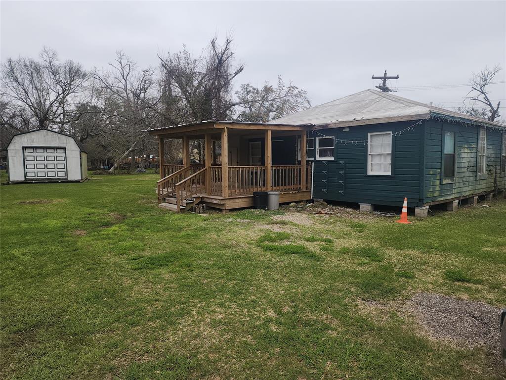 839 Yaupon Street, Clute, Texas image 2