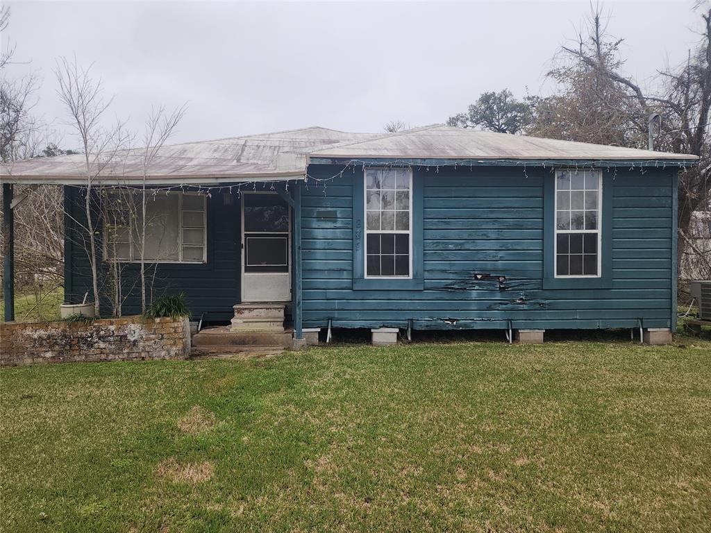 839 Yaupon Street, Clute, Texas image 1