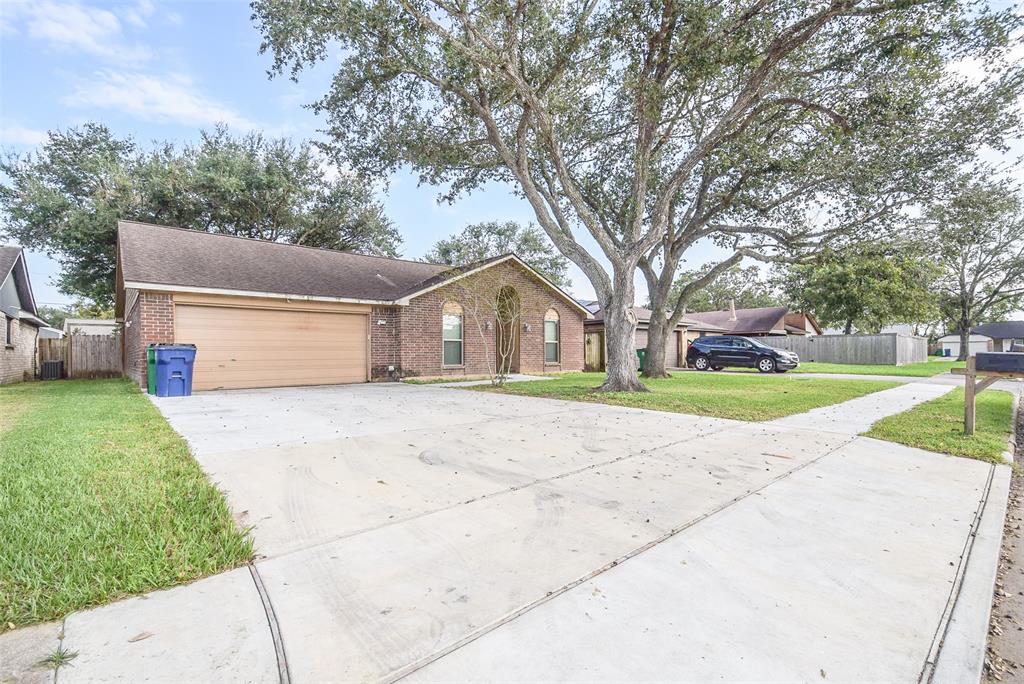 3 Lazybrook Street, Angleton, Texas image 3