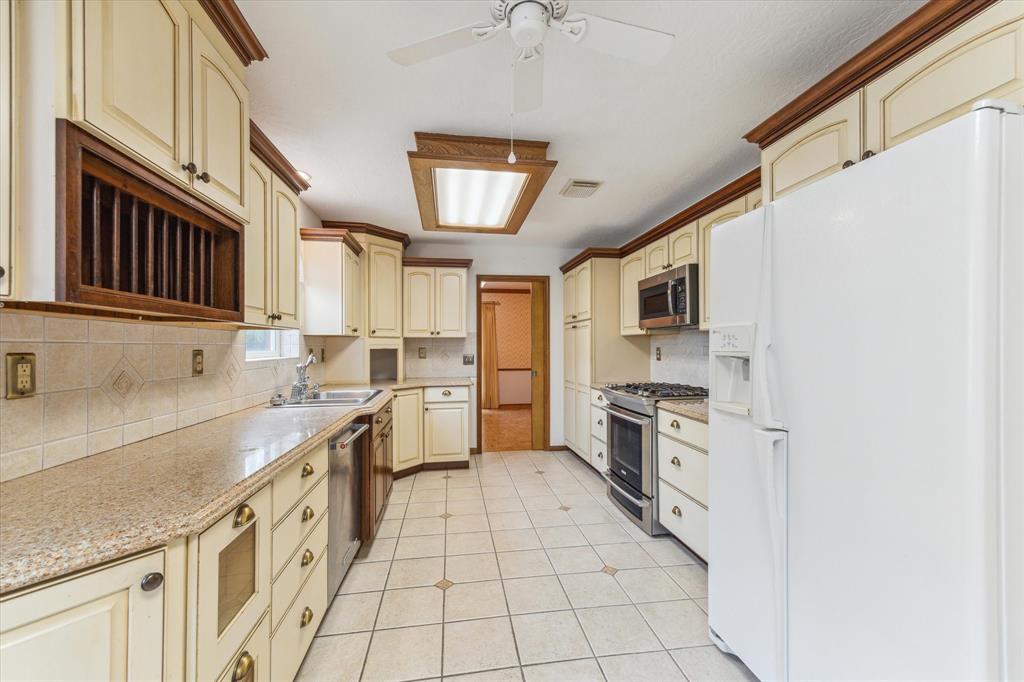 2210 Limerick Court, Deer Park, Texas image 14