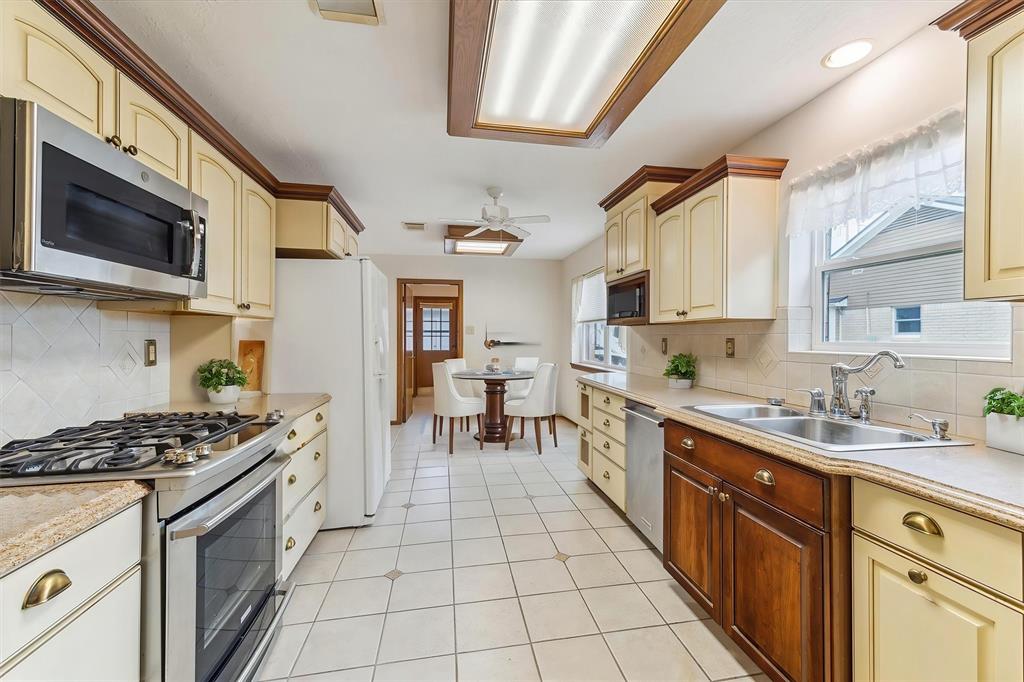 2210 Limerick Court, Deer Park, Texas image 15