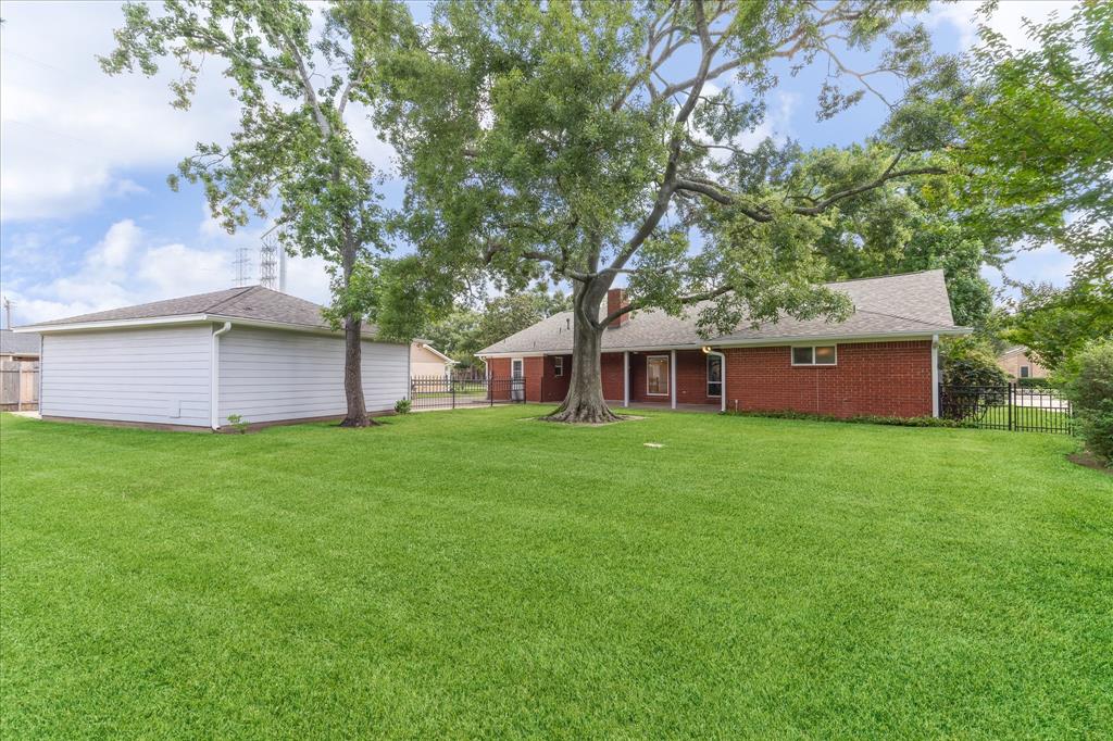 2210 Limerick Court, Deer Park, Texas image 33