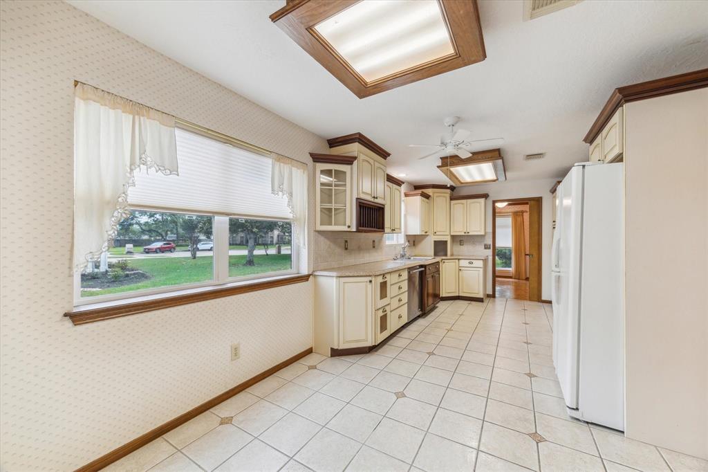 2210 Limerick Court, Deer Park, Texas image 13