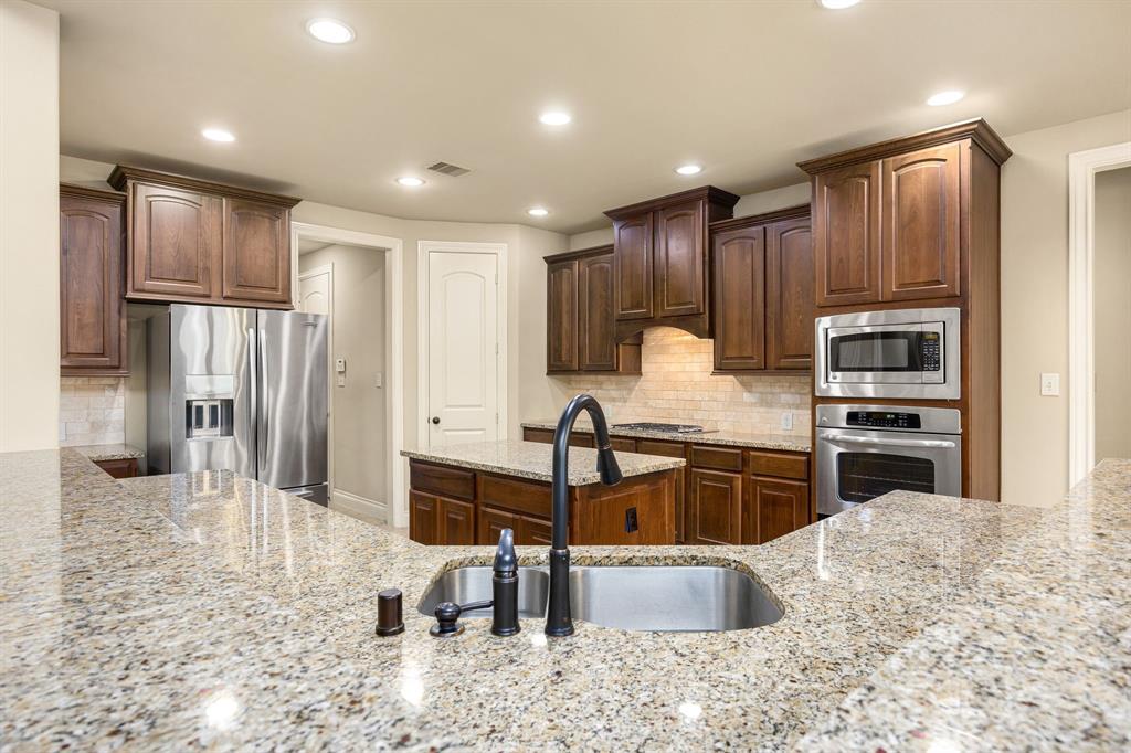 4014 Skipping Falls Lane, Katy, Texas image 11