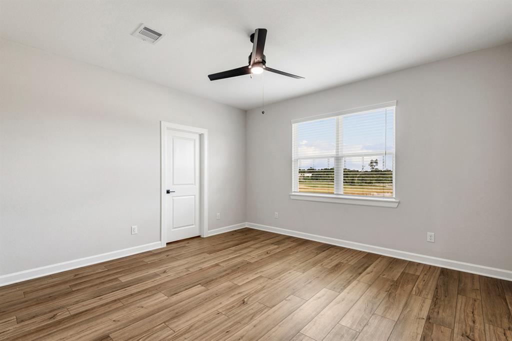 15691 Honey Cove Drive, Conroe, Texas image 10