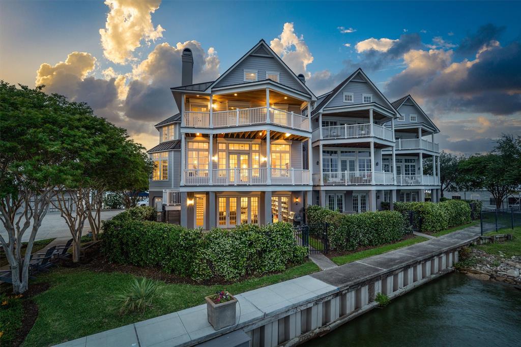 2439 Lakewood Pointe