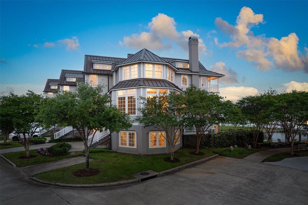 2439 Lakewood Pointe