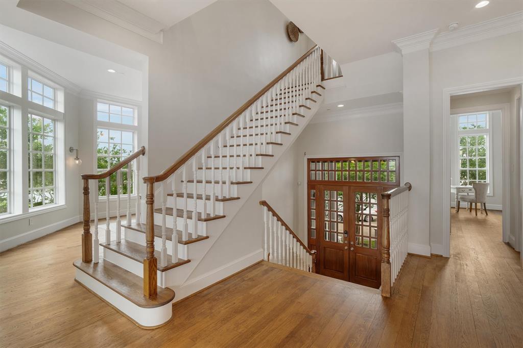 2439 Lakewood Pointe