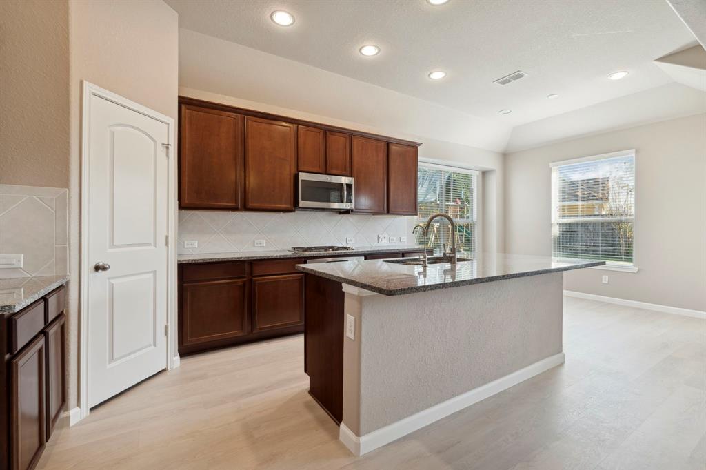 2206 Wolf Creek Court, Katy, Texas image 6