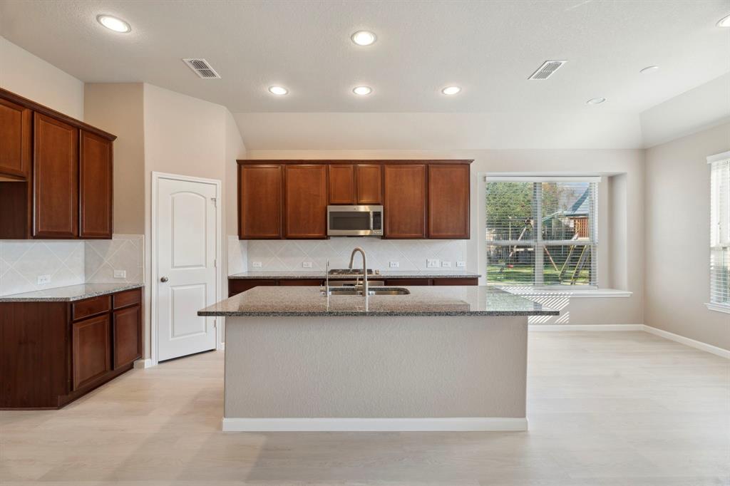 2206 Wolf Creek Court, Katy, Texas image 5