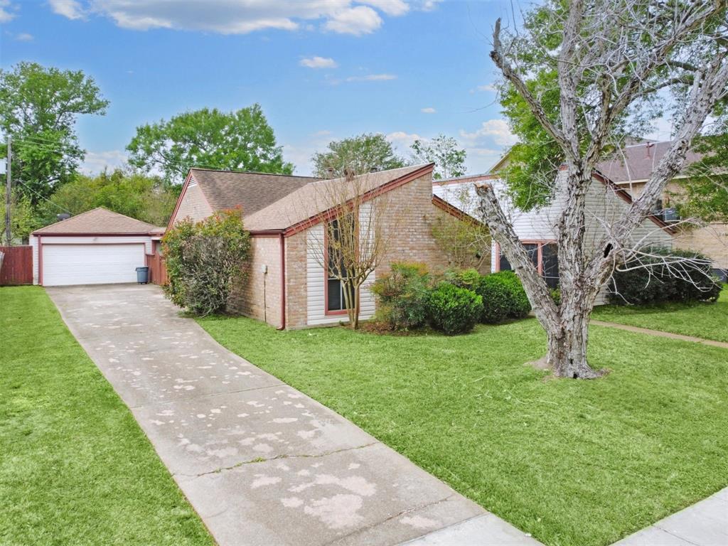 15621 Elwood Drive, Jersey Village, Texas image 2
