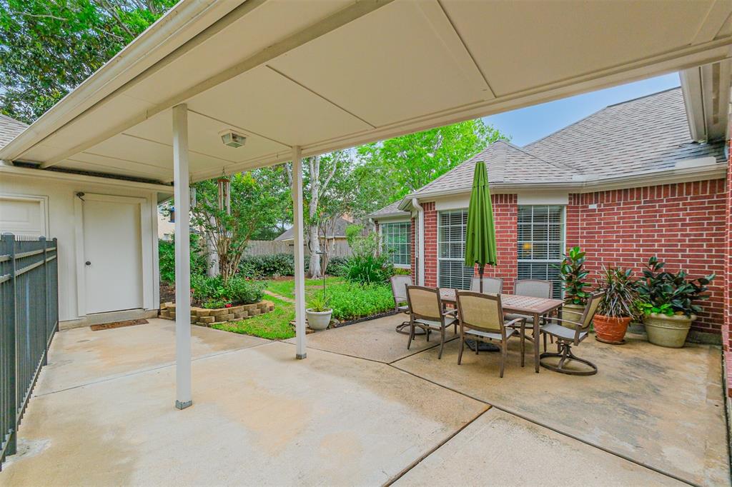 1823 Birnam Glen Drive, Sugar Land, Texas image 10