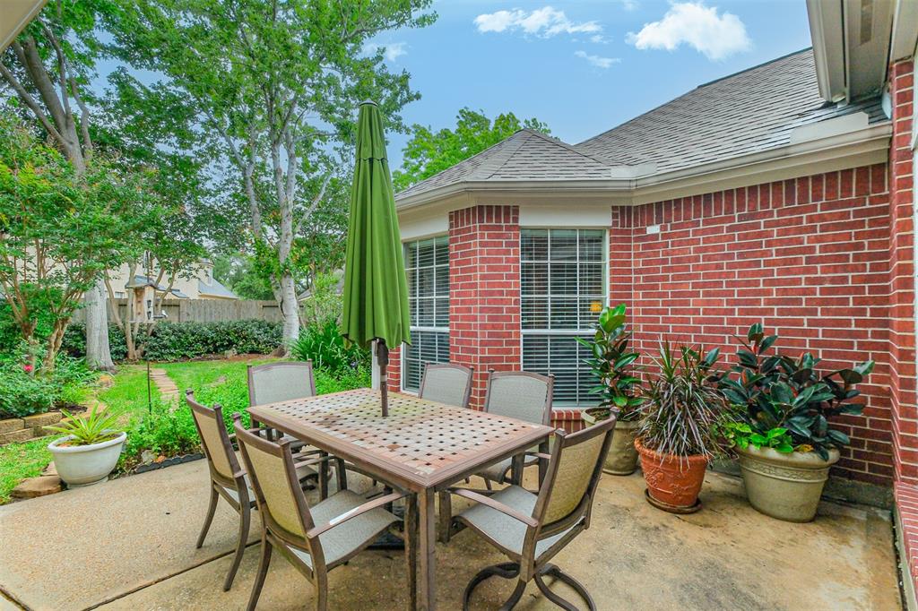 1823 Birnam Glen Drive, Sugar Land, Texas image 9
