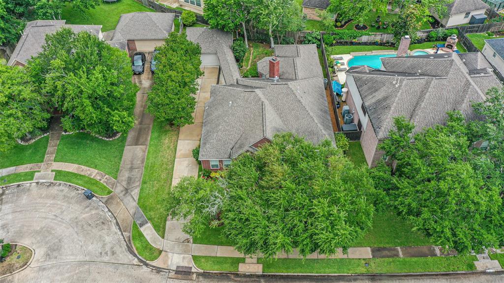 1823 Birnam Glen Drive, Sugar Land, Texas image 6