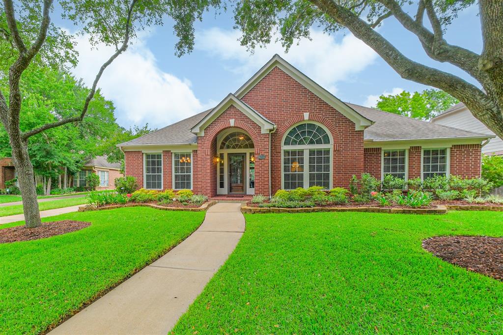 1823 Birnam Glen Drive, Sugar Land, Texas image 1
