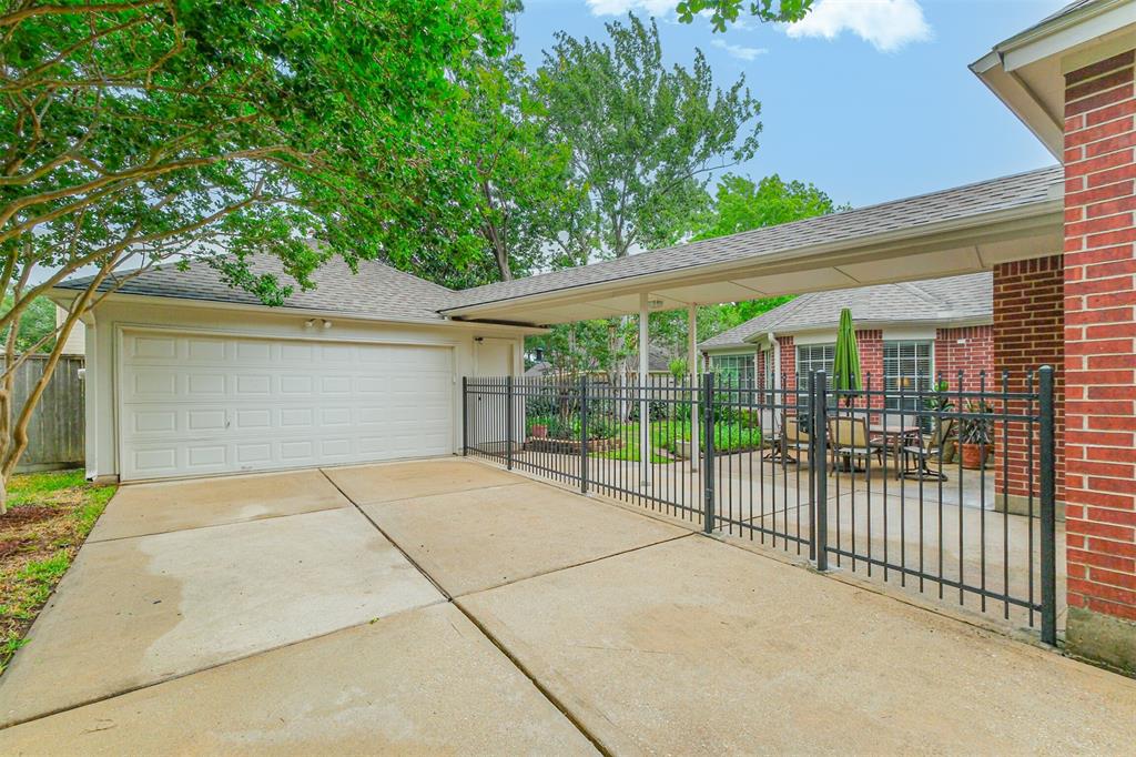 1823 Birnam Glen Drive, Sugar Land, Texas image 8