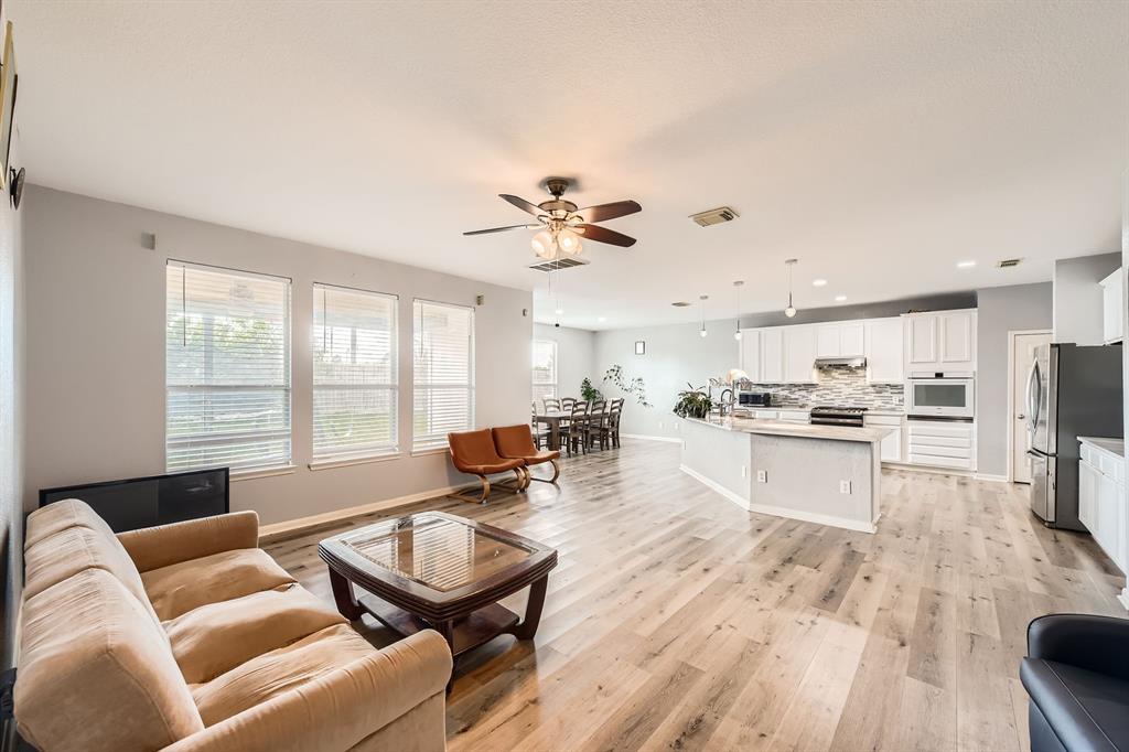 6638 Autumn Sunset Lane, Spring, Texas image 13