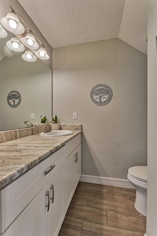 24203 Creekview Drive, Spring, Texas image 7
