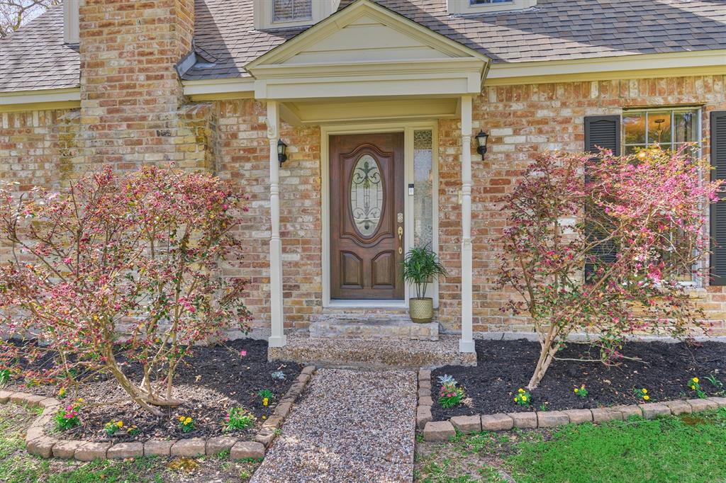 24203 Creekview Drive, Spring, Texas image 2