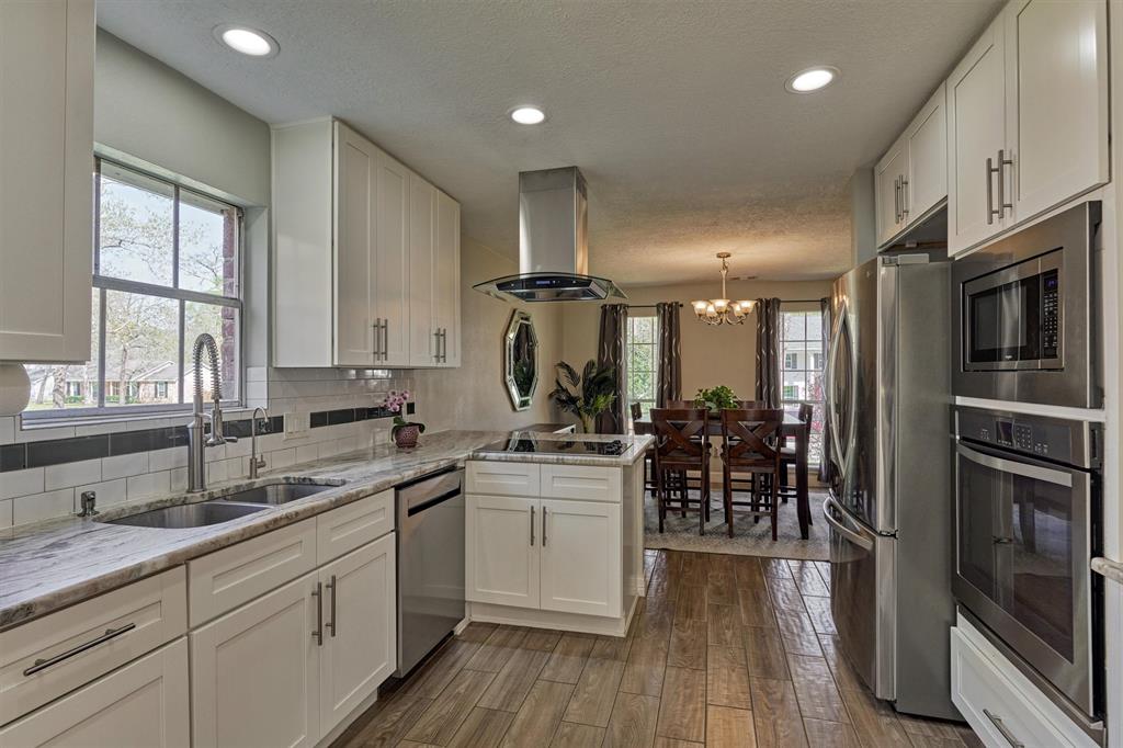 24203 Creekview Drive, Spring, Texas image 11