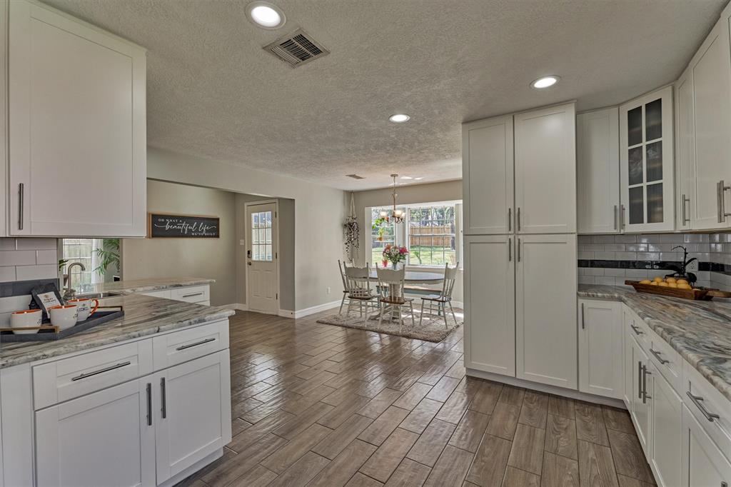 24203 Creekview Drive, Spring, Texas image 12