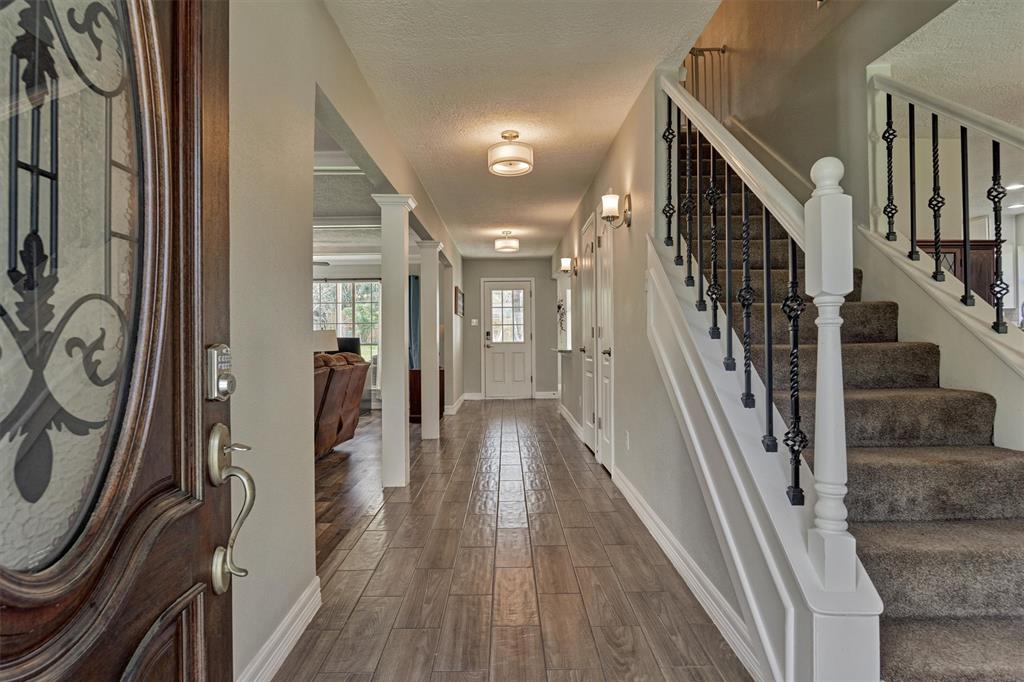 24203 Creekview Drive, Spring, Texas image 3