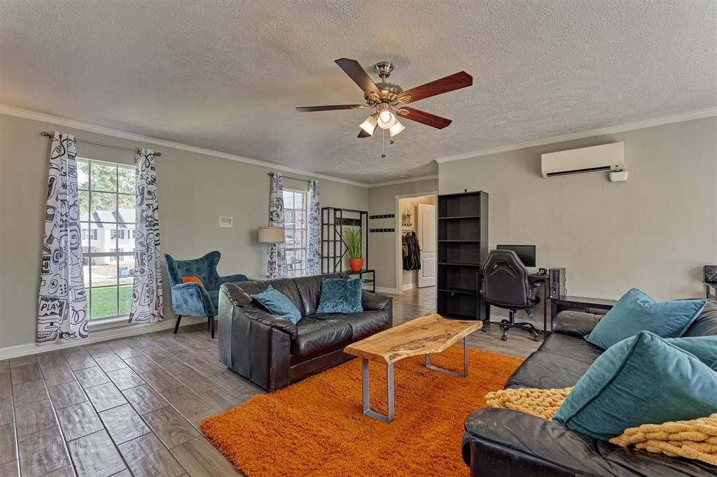 24203 Creekview Drive, Spring, Texas image 16