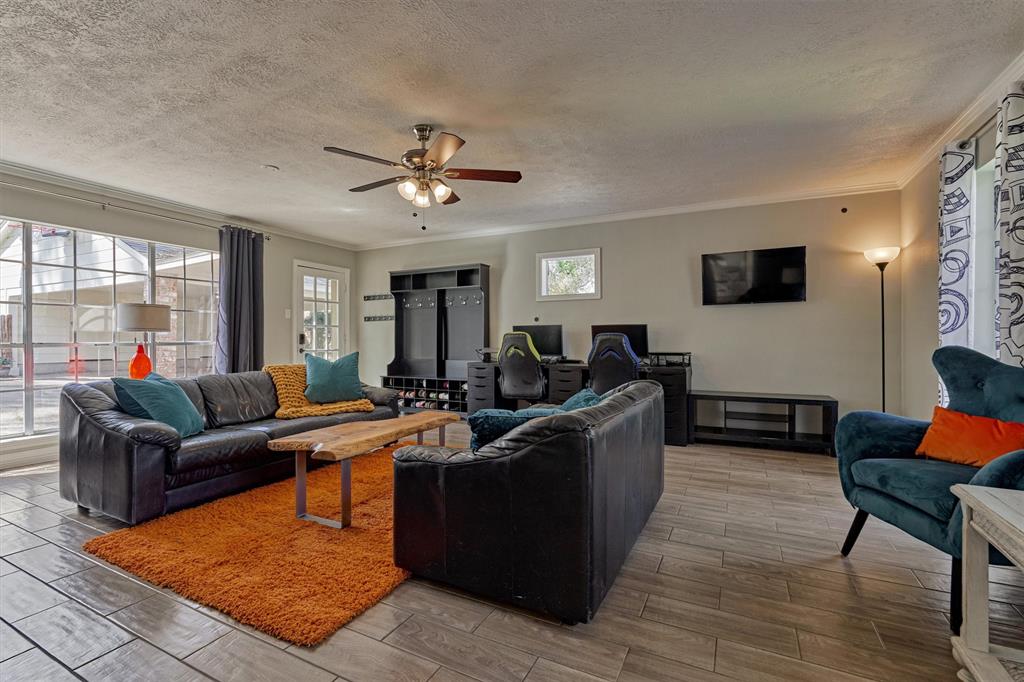 24203 Creekview Drive, Spring, Texas image 15