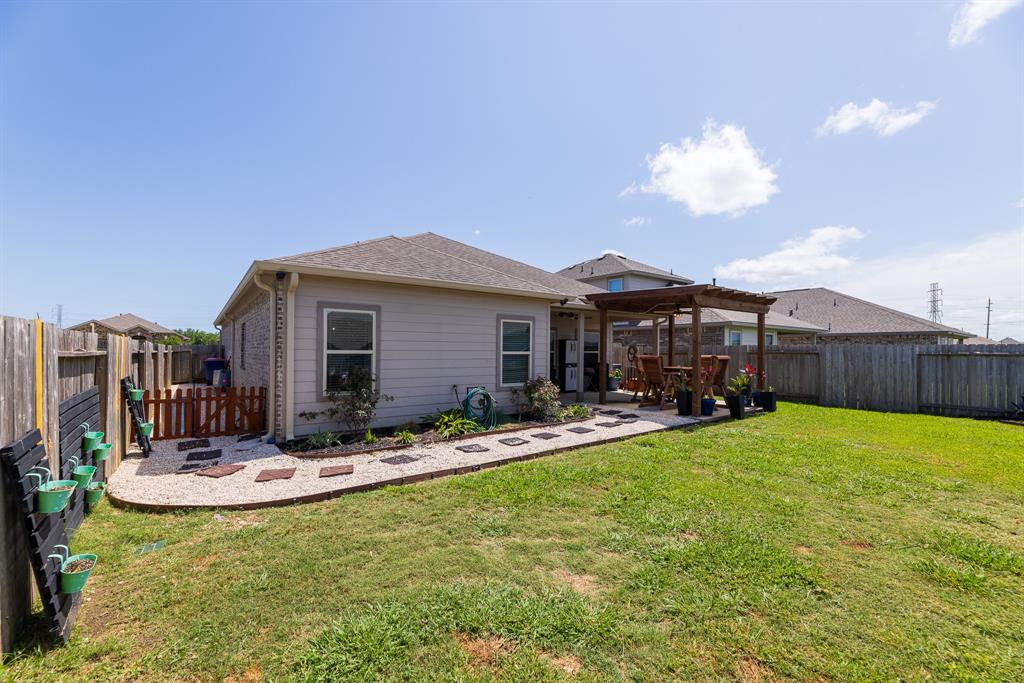 8806 Explorer Drive, Texas City, Texas image 33